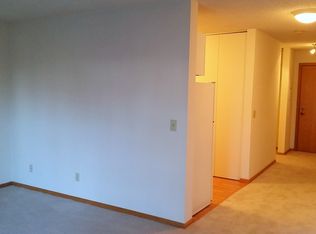 4401 Park Glen Rd APT 210, Saint Louis Park, MN 55416