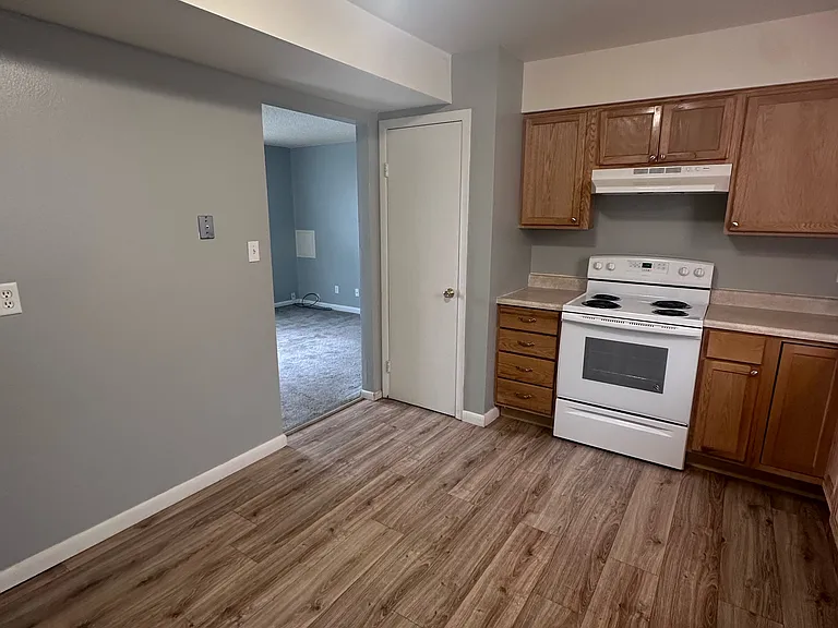 1627 W Maple St — Photo 13
