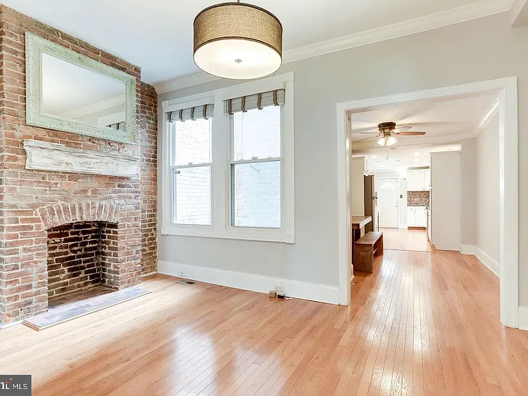 1417 G St NE — Photo 2