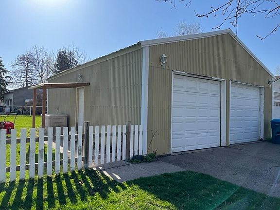 Huge 3-4 car garage with tall garage doors.