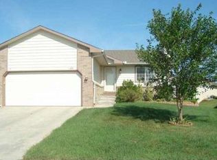 1620 N Amber Ridge Ct, Derby, KS 67037