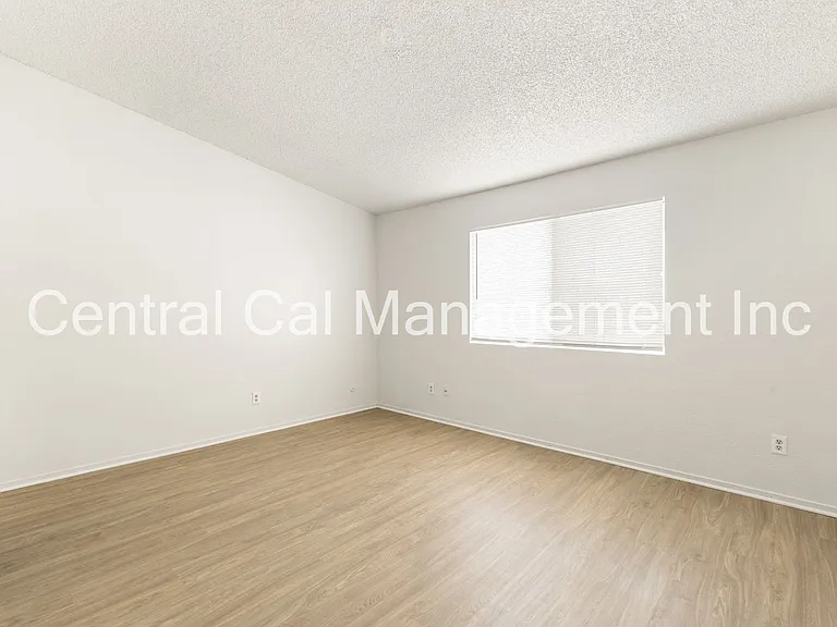 4200 Parkwood Ct — Photo 11