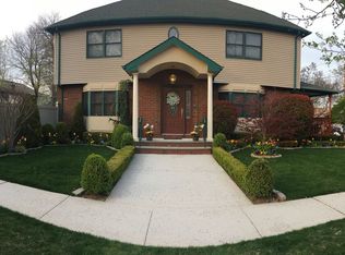 25 Sheridan Ct, Staten Island, NY 10306