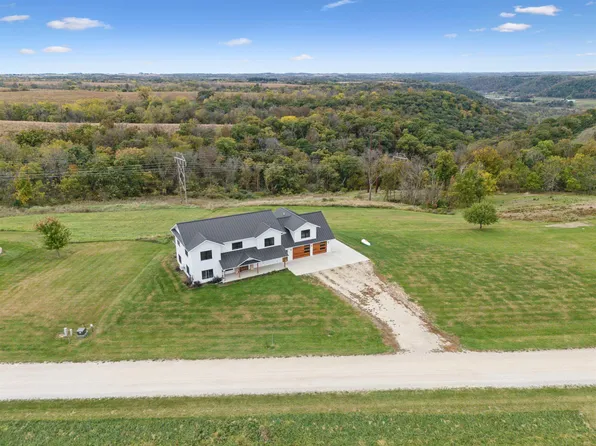 2183 Waterview Ln, Lansing, IA 52151