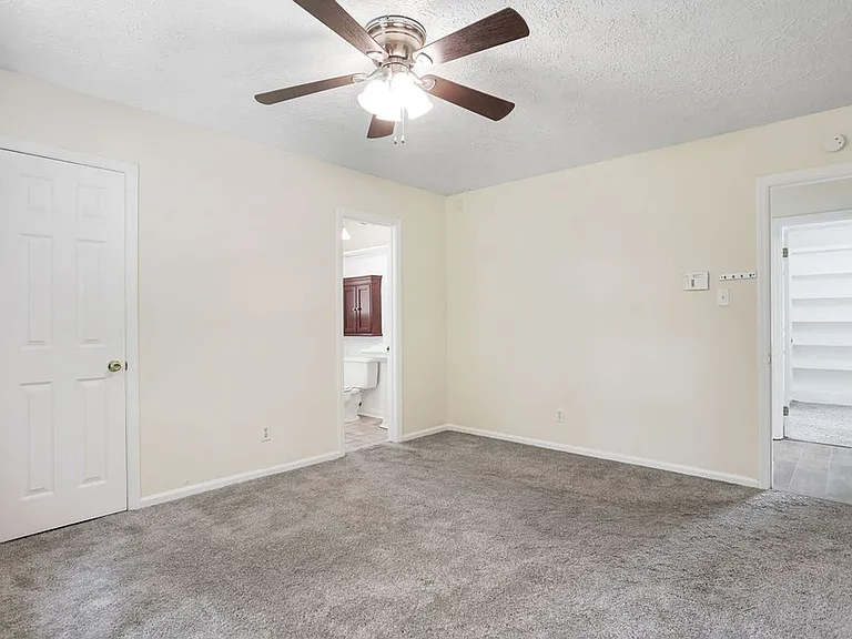 1 Cambridge Ct — Photo 17