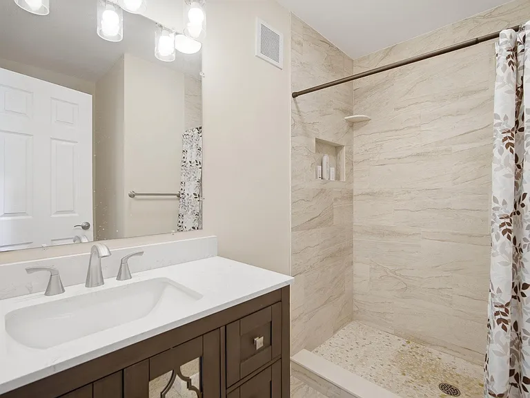 205 North St #10 — Photo 14