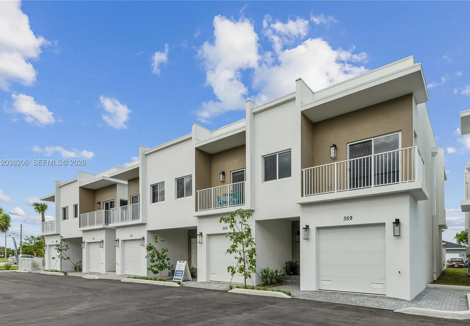3 bed, 1348 sqft, $2,999 — Photo 4