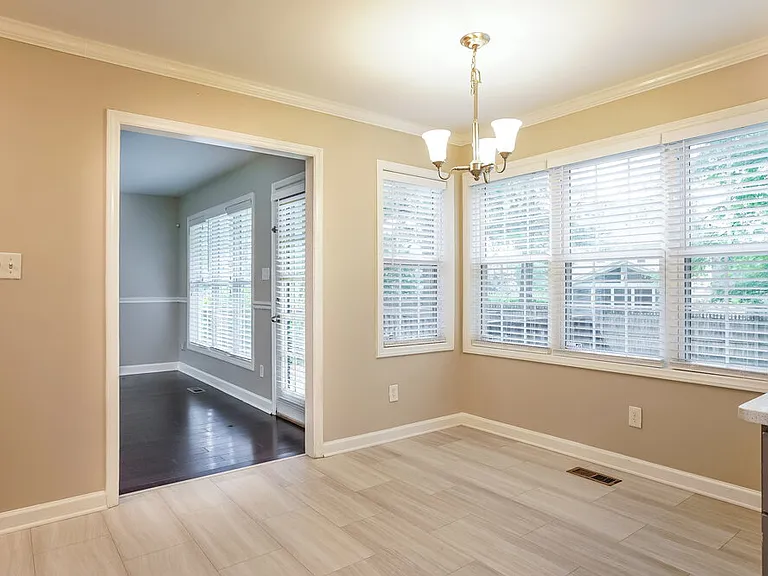 4208 Knightsbridge Way — Photo 8