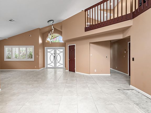 5th image of 330 Prairie Rose Lane