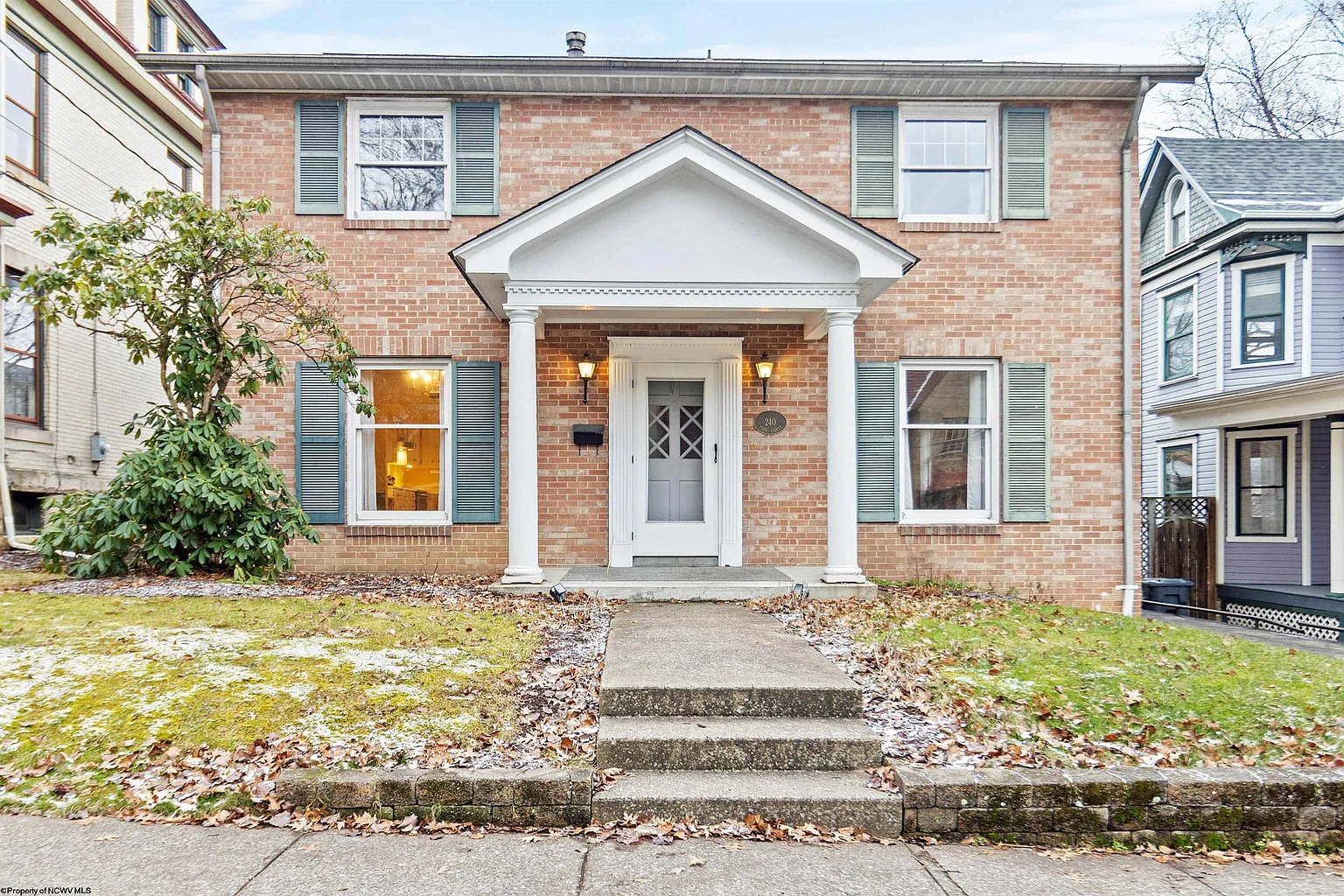 240 Park St photo 1