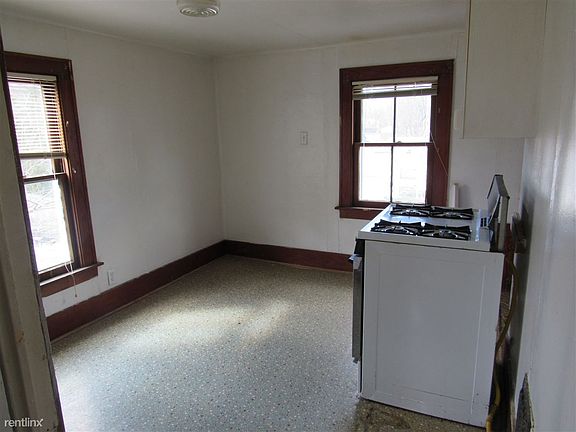 707.5 N. Monroe Kitchen