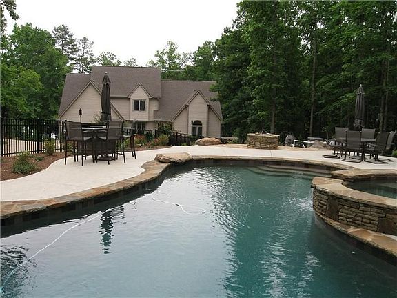 2nd image of 100 Long Shoals Cir