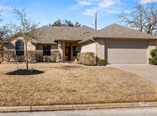 2108 Sleepy Hollow Ln, Bryan, TX 77807