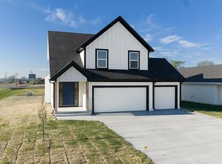 1016 2nd St, Perry, KS 66073