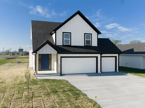 1016 2nd St, Perry, KS 66073