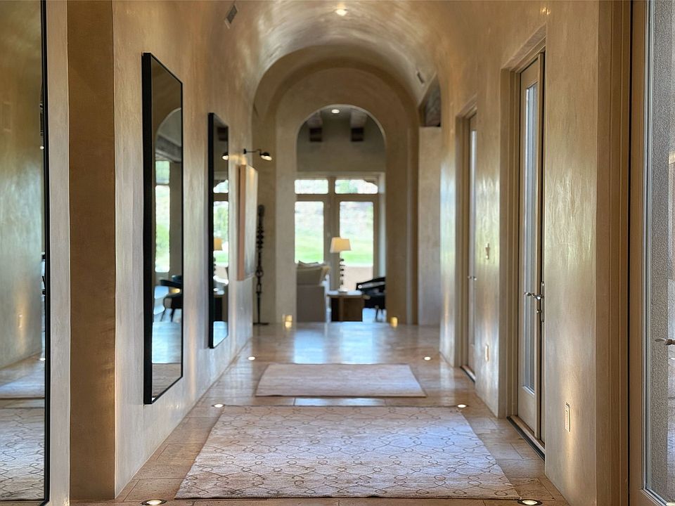 1st image of 15 Avenida Herrera