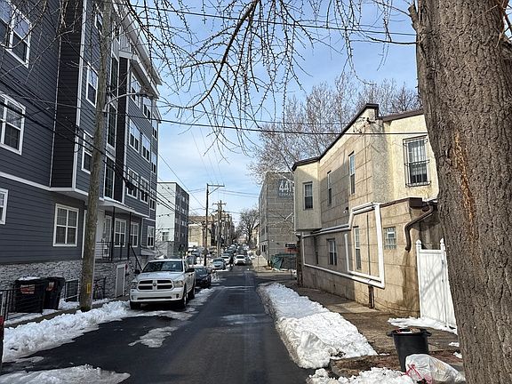 4th image of 4313 Ludlow St