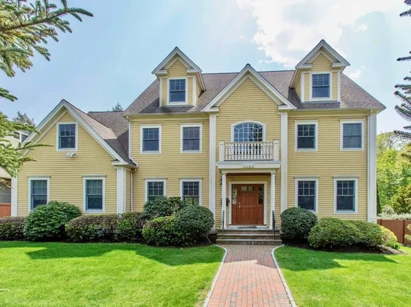 1682 Commonwealth Ave, Newton, MA 02465