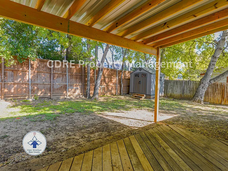422 Washington St — Photo 17