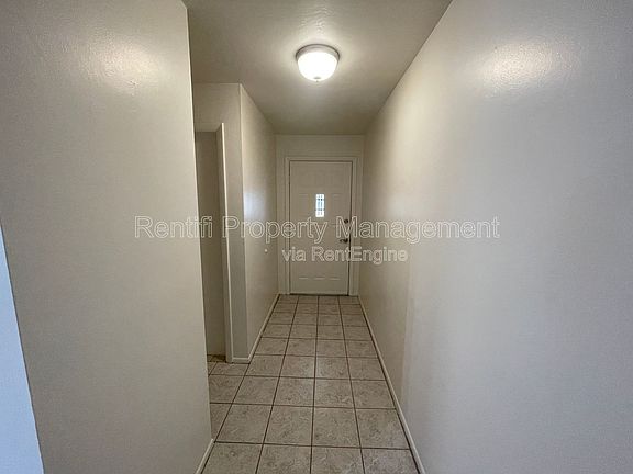 4th image of 805 SE 24th Ave