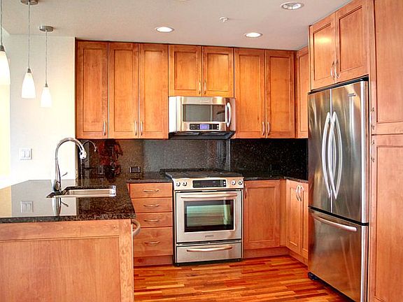 2nd image of 10610 NE 9th Pl Unit 1006