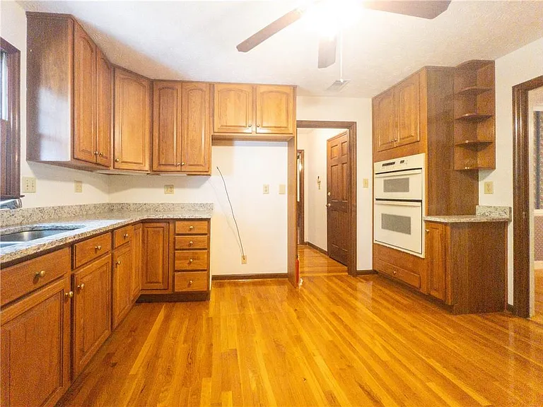 965 Millbrook Ct — Photo 11