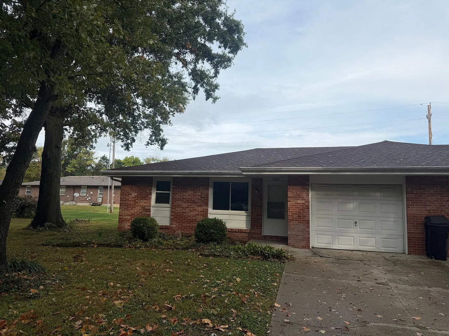 3BR/1BA/1 car garage - duplex unit — Photo 1