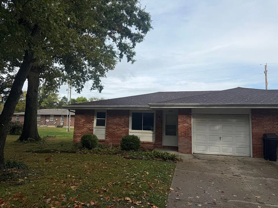 2525-2527 E Heying Dr #2525