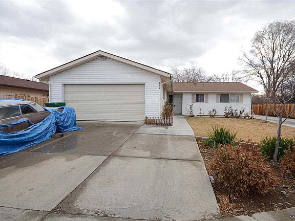 3rd image of 855 La Sierra Ct