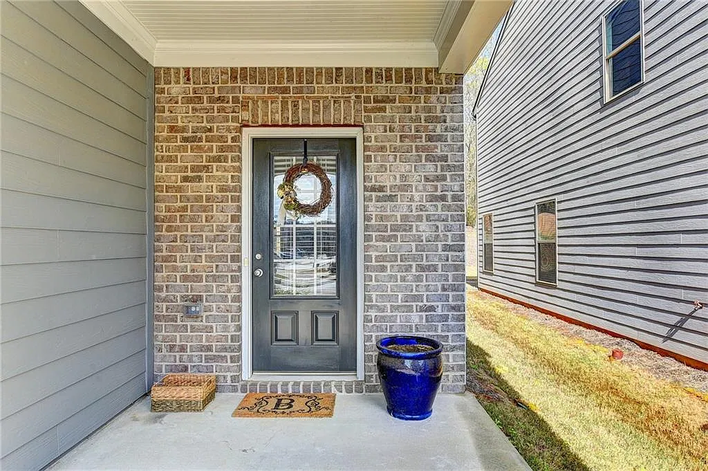 4 bed, 2.5 bath, $2,350 — Photo 3