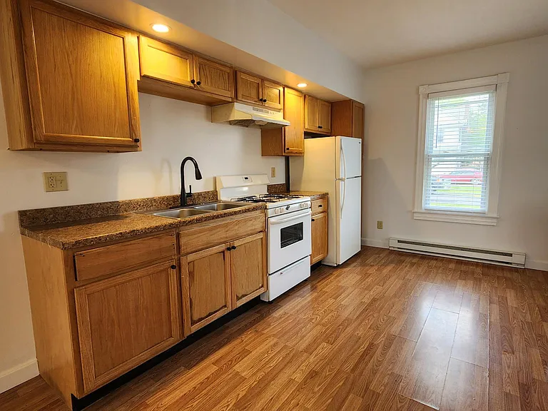 230 Scott Ave #A — Photo 5