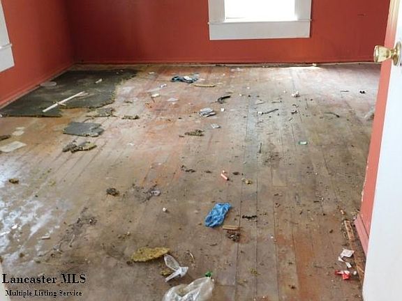 4th image of 323 East St
