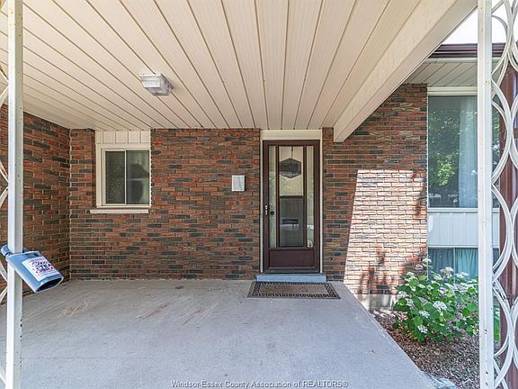 3rd image of 3240 Saint Patricks Dr