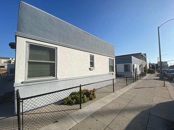 2nd image of 2620 Santa Monica Blvd