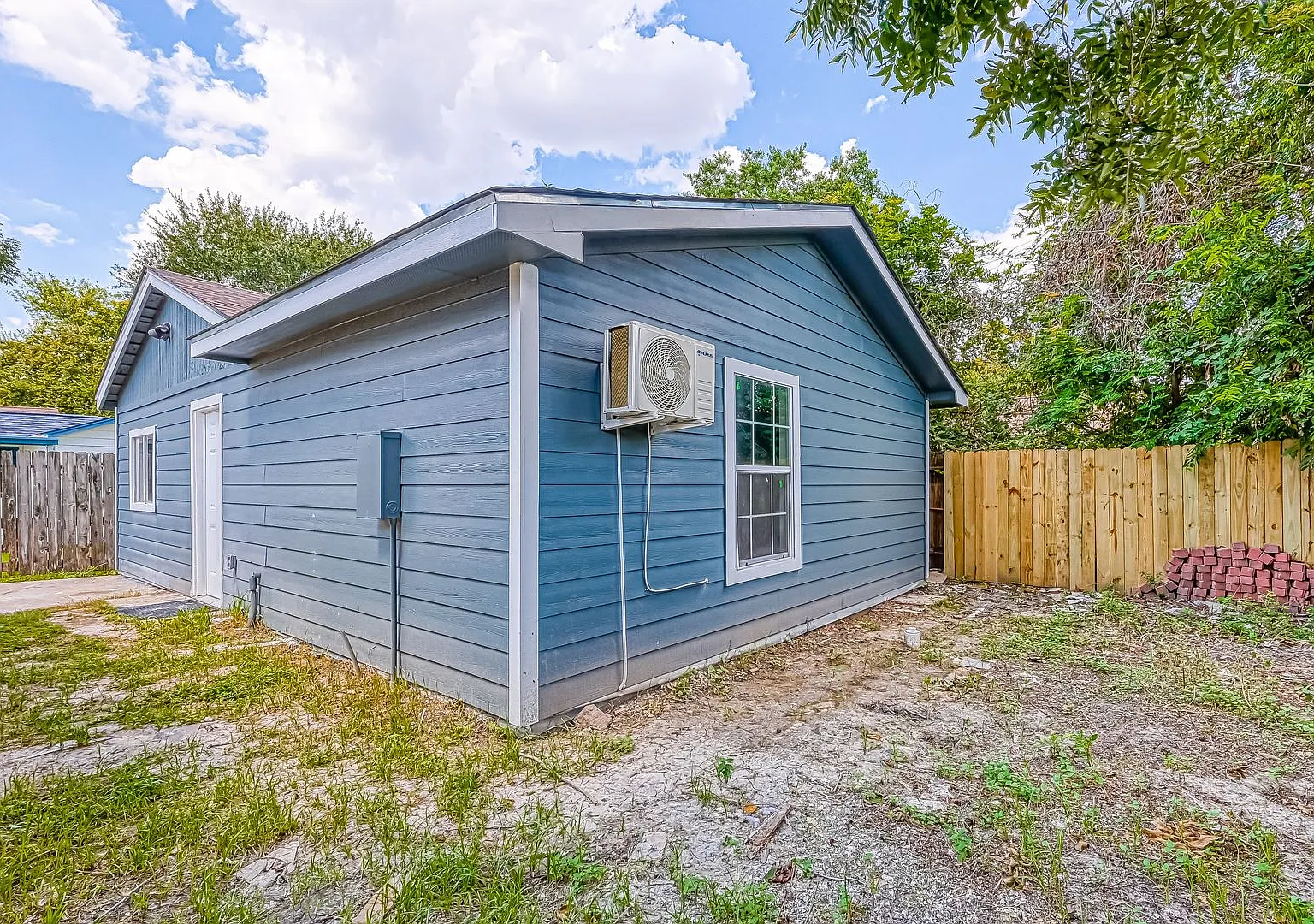 6715 Victoria St. — Photo 2