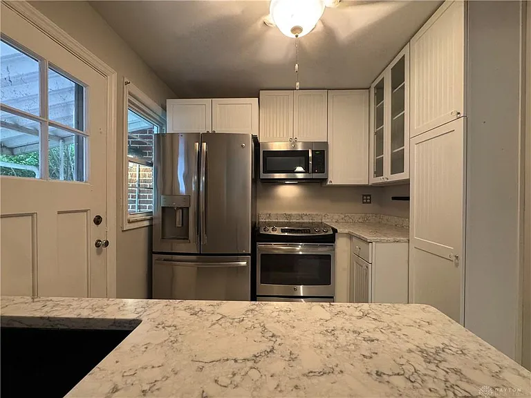1260 Delaine Ave — Photo 6
