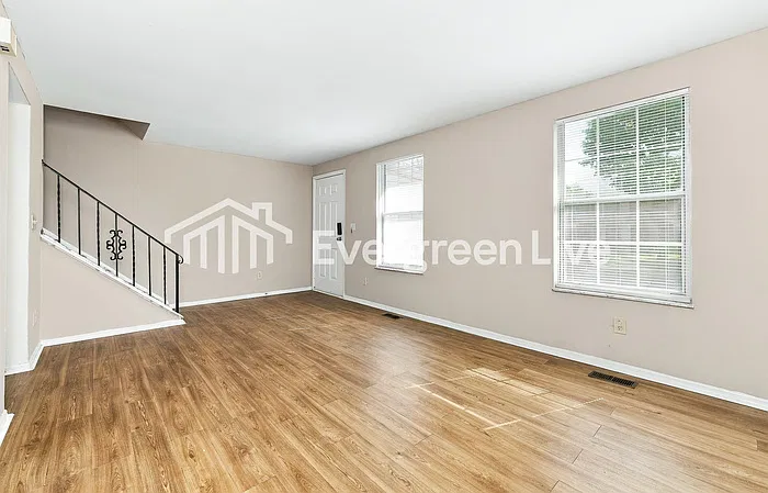 3 bed, 1.5 bath, 1234 sqft, $1,095 — Photo 4