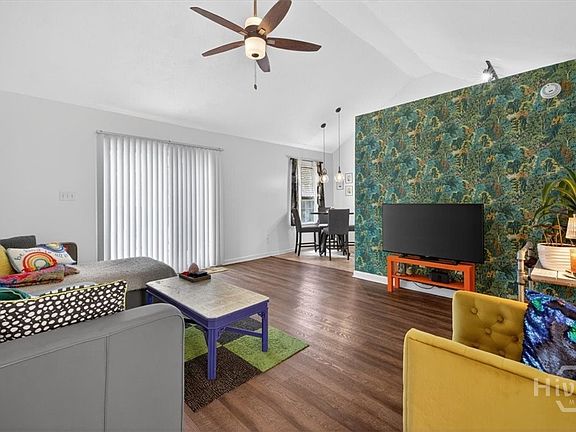5th image of 212 Longleaf Circle