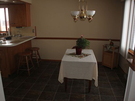 3rd image of 97 Norfred Dr