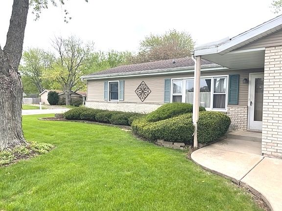 2nd image of 323 Arrowhead Dr
