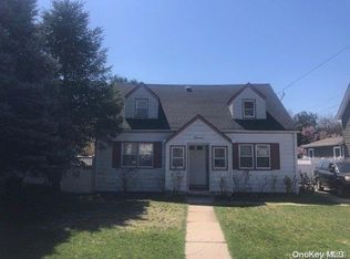 7 Walters Ave, Syosset, NY 11791