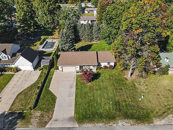 2nd image of 3872 Forest Edge Rd