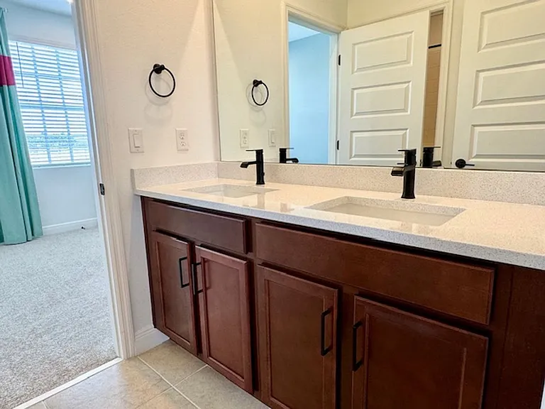 1825 Coastal Ct — Photo 32