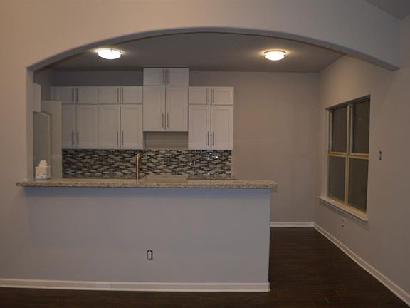5th image of 5712 Bonnell Ave
