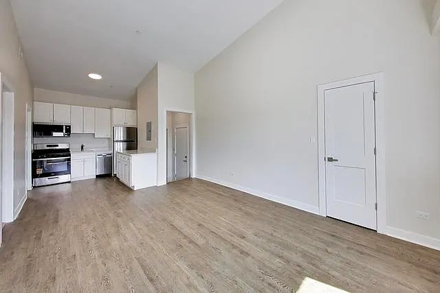 2 bed, 710 sqft, $2,130 — Photo 3
