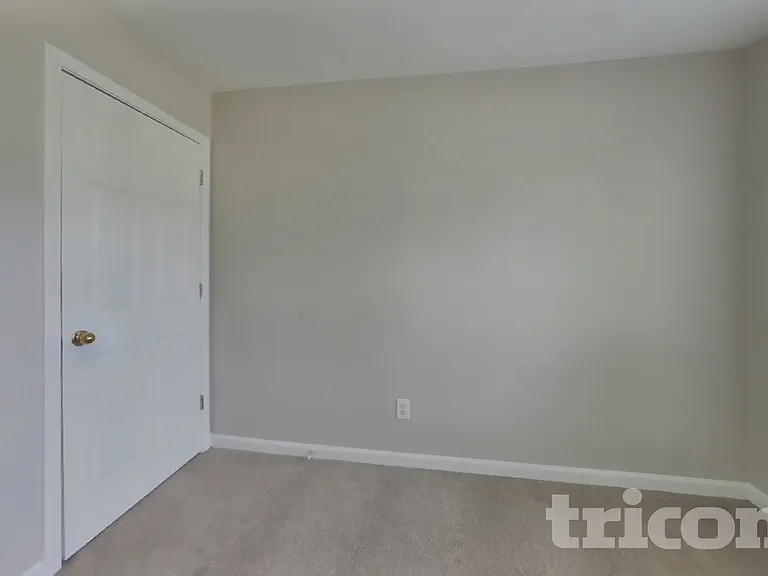 585 Chastleton Dr — Photo 16