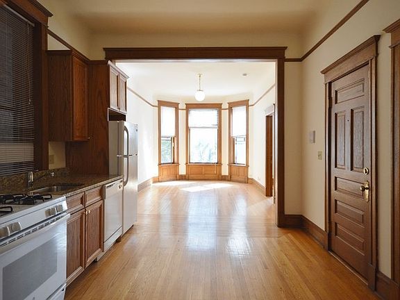 2nd image of 518 W Fullerton Pkwy #2G