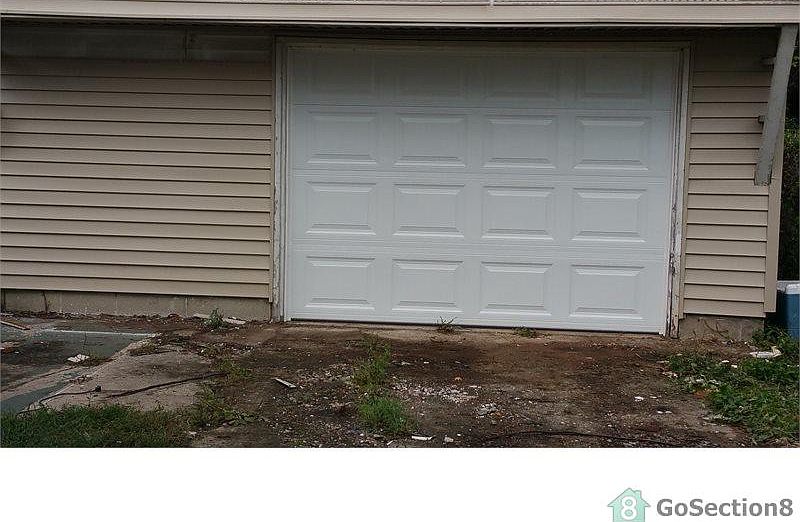 2nd image of 2052 Winfield Ave
