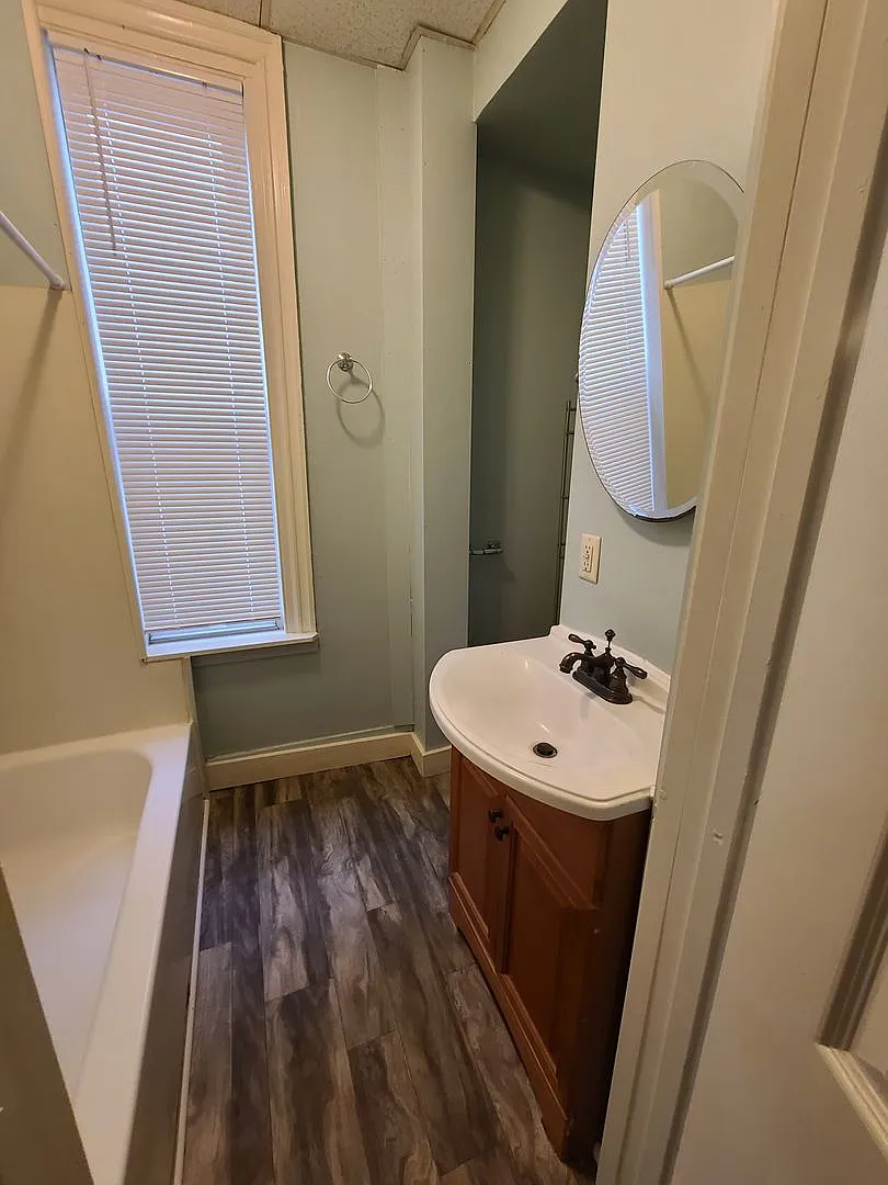 78 Essex Street — Photo 2