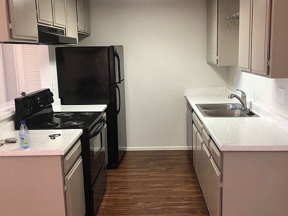 5th image of 4011 Ingalls St APT 15